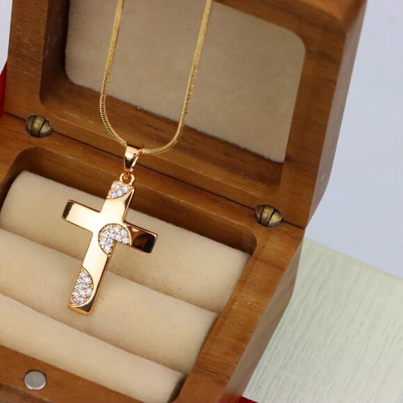 "Elegant Rose Gold Cross Pendant with Crystal Accents for Women & Men, XPPT1738 - Picture 6 of 13